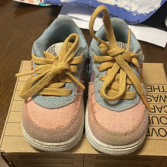 Nike Sneakers - Picture 2 of 4